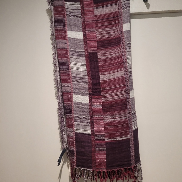 Roots Purple Blanket Shawl - Picture 3 of 6